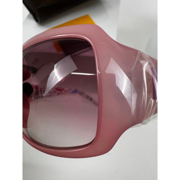 Women\'s Fendi NWT Pink With Graffiti Interior Sunglasses